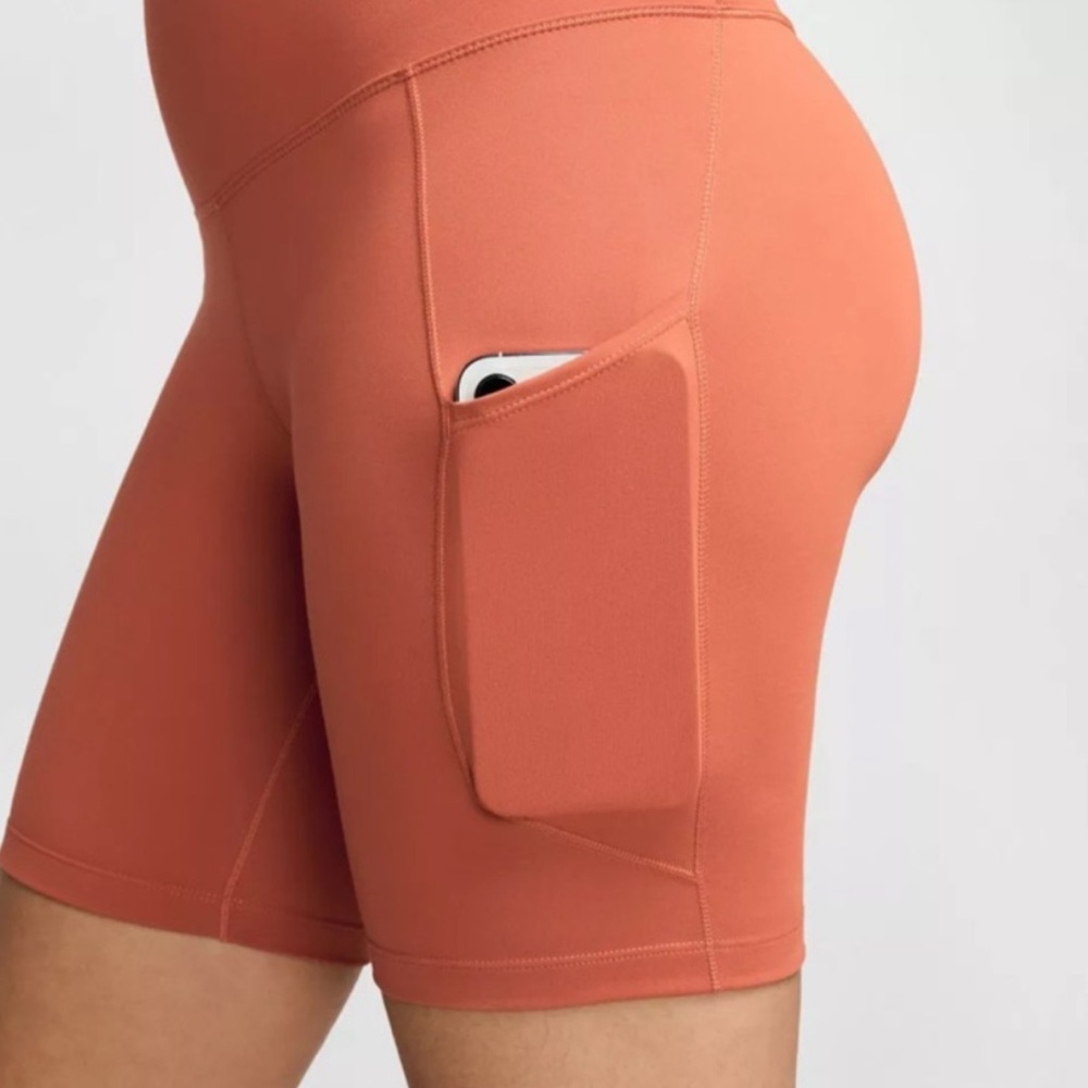 Nike 8” biker shorts with pockets
